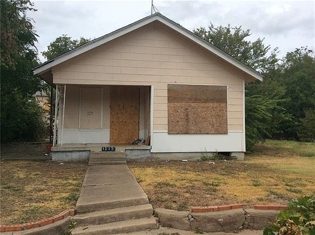 2nd image of 1215 E Pulaski St