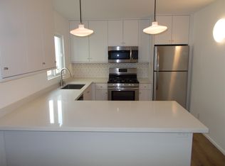 925 W Balboa Blvd APT B, Newport Beach, CA 92661