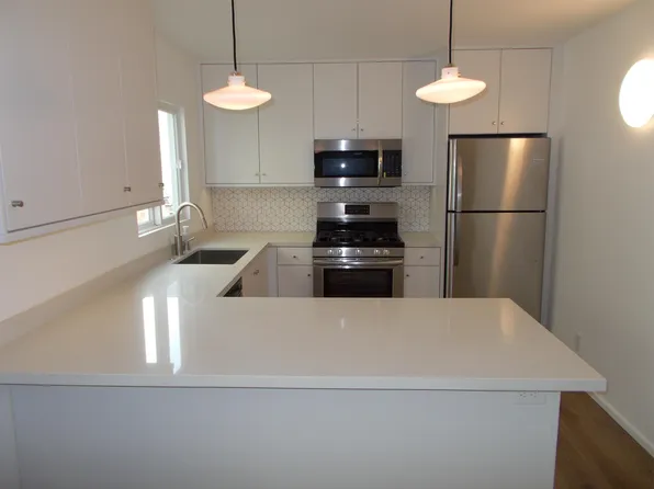 925 W Balboa Blvd APT B, Newport Beach, CA 92661