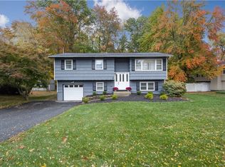38 Woodlake Dr, Thiells, NY 10984
