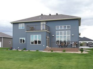 936 Mulberry Ln, West Fargo, ND 58078