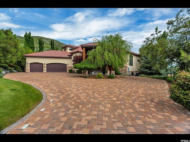 1st image of 183 S Dry Canyon Dr