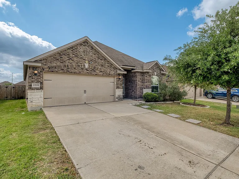 13709 Nelson Houser St — Photo 31