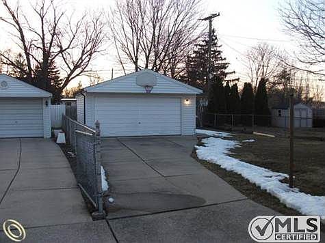 2 Car Garage.JPG