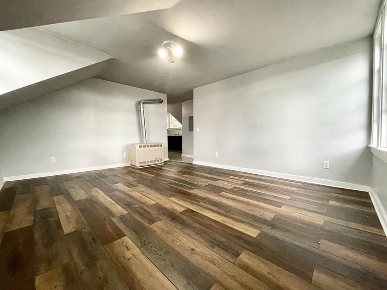 529 E 33rd St #2 — Photo 2