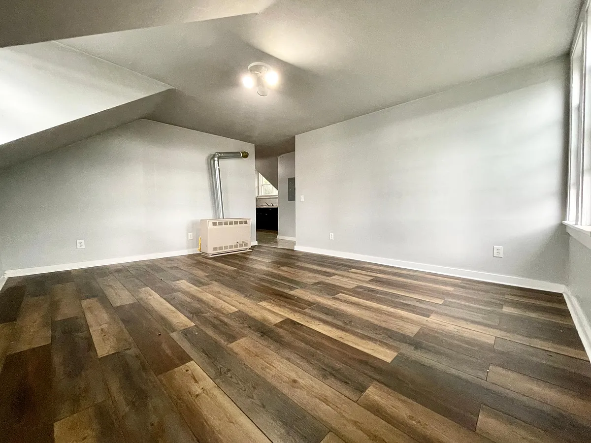 Building Photo - 529 E 33rd St #2