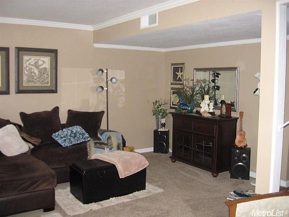3rd image of 4066 Knoll Top Ct