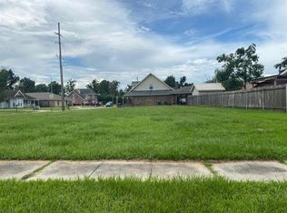 2800 Oak Dr, Violet, LA 70092