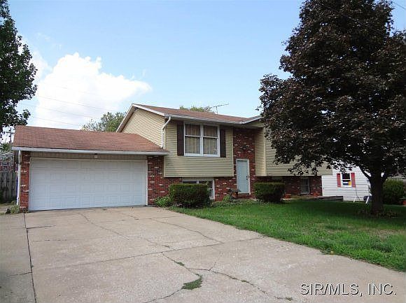 1st image of 13 Carol Lee Dr
