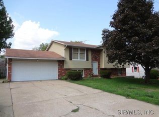 13 Carol Lee Dr, East Alton, IL