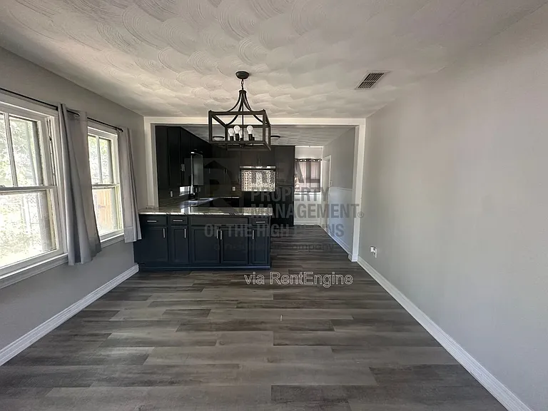 3007 S Washington St — Photo 4