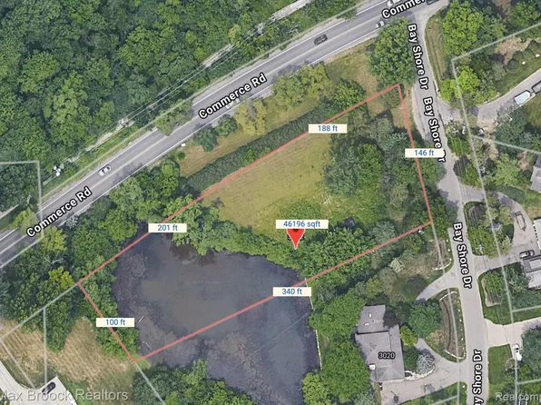 3012 Bay Shore Dr, Orchard Lake, MI 48324