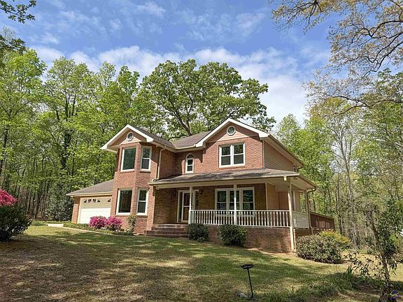 3rd image of 571 Barker Rd