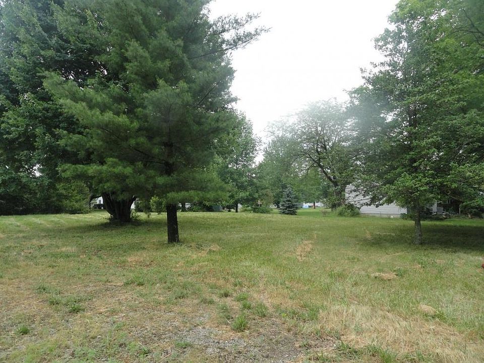2nd image of 102 Crescent Dr