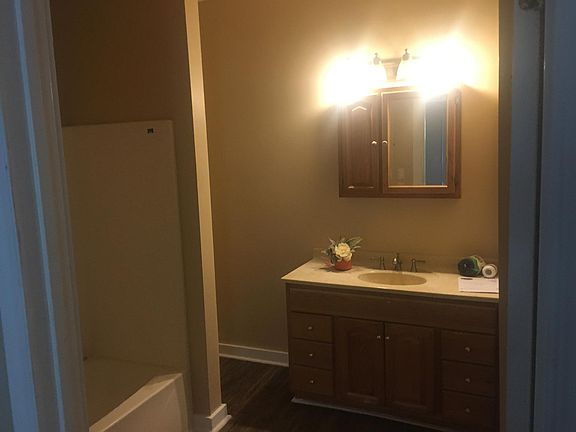 4th image of 414A W Lagrange St