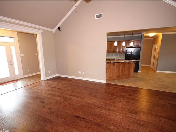 4th image of 11 Westpointe Dr