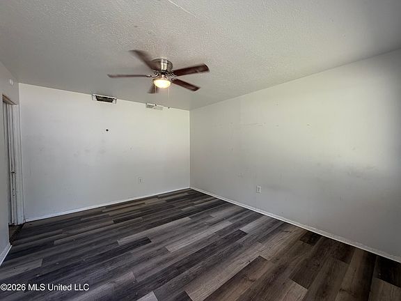2nd image of 428 Queen Marie Ln