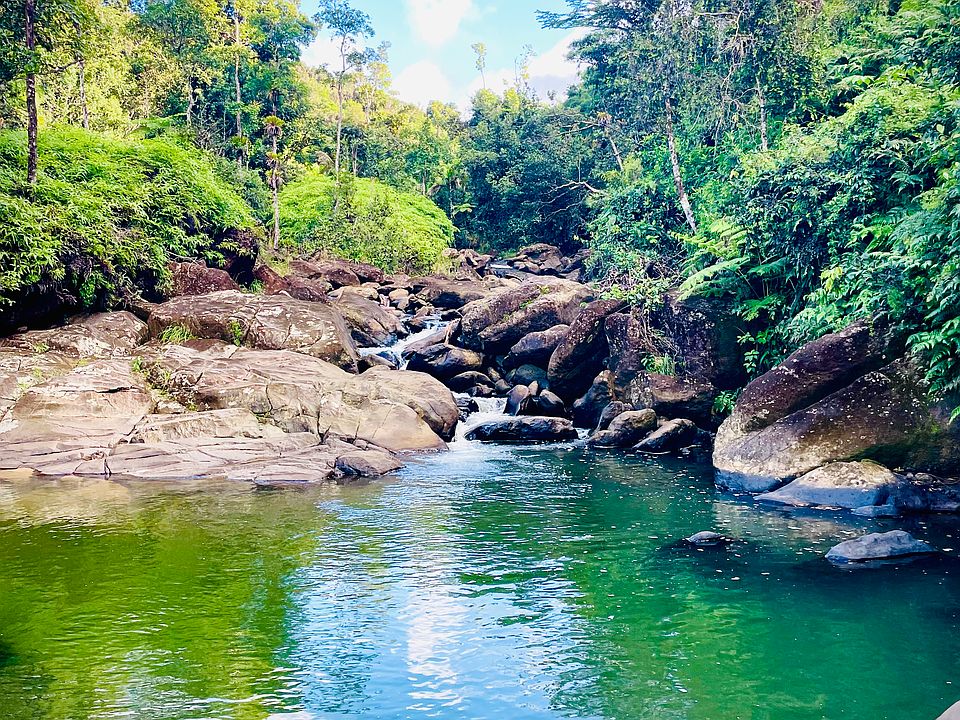3 bedroom 2 bath house is just
a walk away to ..."the Secret Swimming Hole"!