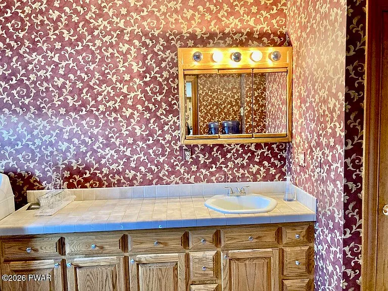 28 Ellen Memorial Ln — Photo 8