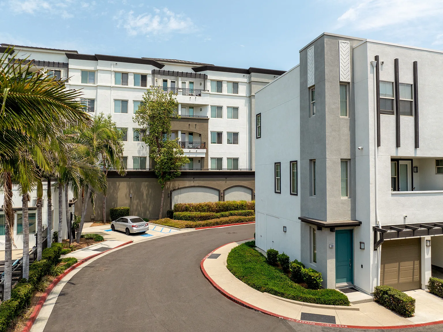 Latitude 33 — Photo 4