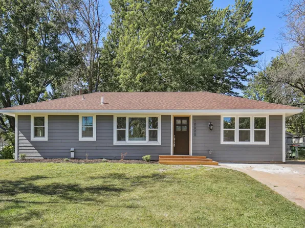 10400 Arrowhead St NW, Coon Rapids, MN 55433