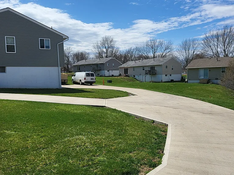 Kingsridge East Apartments — Photo 25
