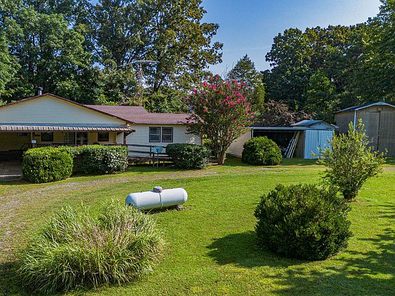 2nd image of 687 Reed Rd
