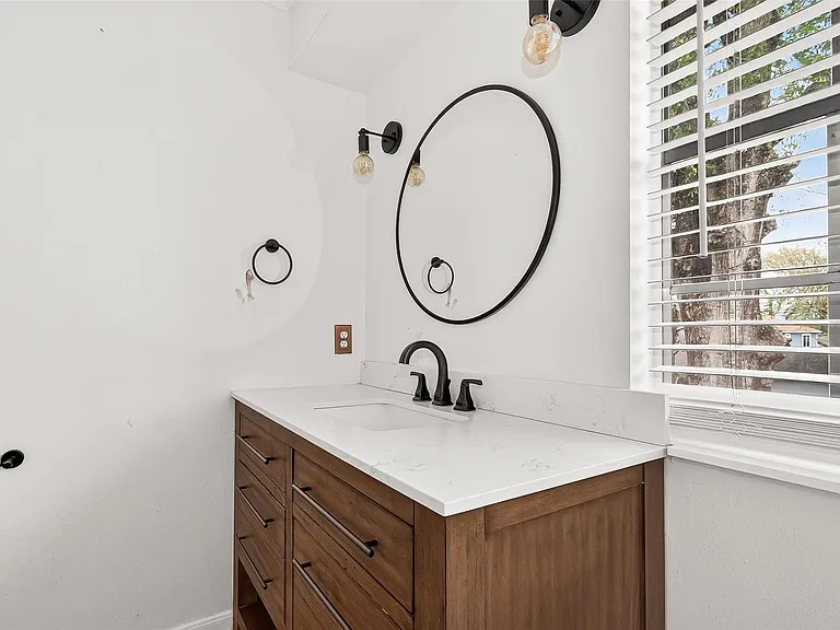 20211 Salzburg Ln — Photo 40