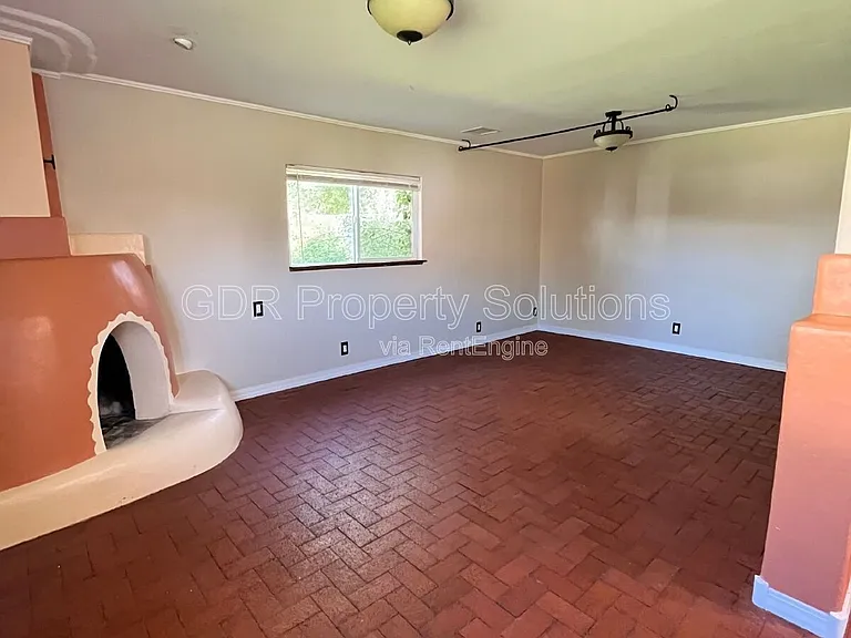 2440 Rose Ave NW — Photo 7