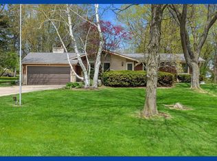 1135 Country Highlands DRIVE, Hubertus, WI 53033