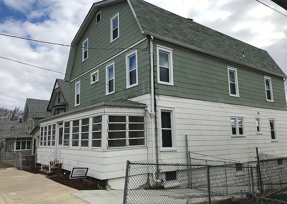 2nd image of 568 Chestnut St