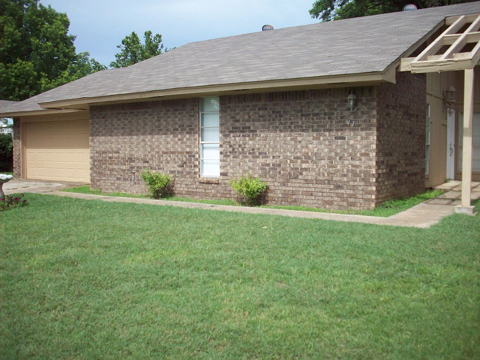1st image of 411 Leslie Dr