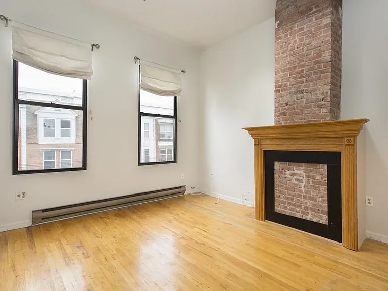 509 Monroe St #4R — Photo 2