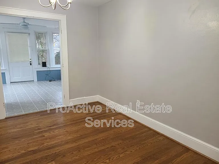 105 W Arden Cir — Photo 3