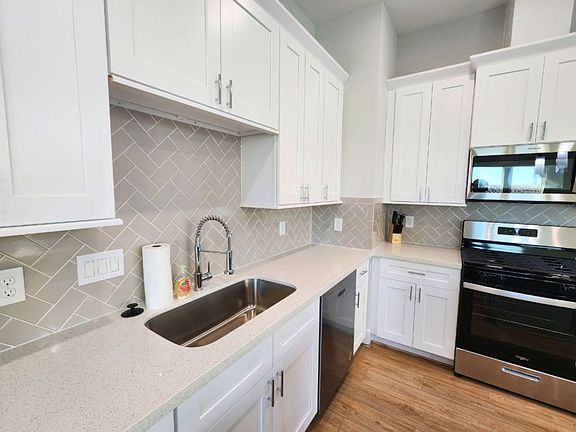 5th image of 615 Northew St #H-id1060799p