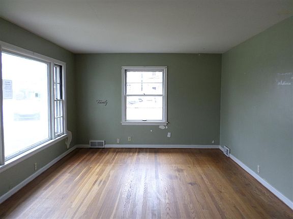 2nd image of 441 Arcade Ave