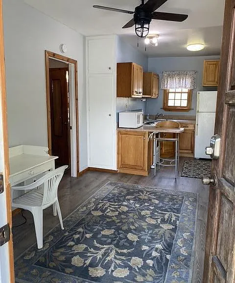 1120 Elgin Ln #B — Photo 2