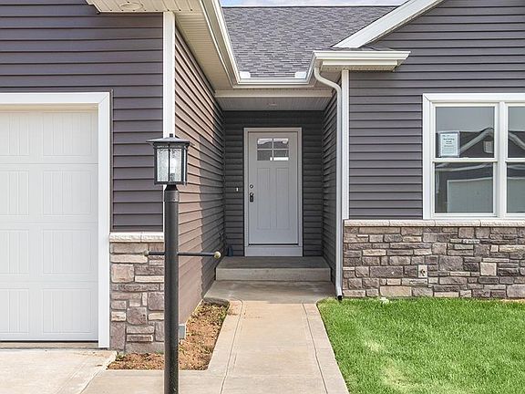 3rd image of 2005 Newbury Cir