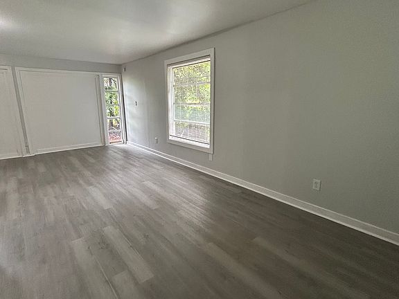 5th image of 379 Dellwood Dr