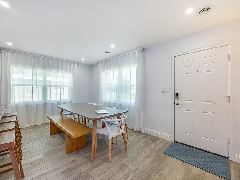 1035 Madison St — Photo 32