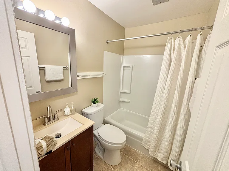 702 W Badger Rd #3 — Photo 7
