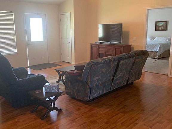 3rd image of 124 Cedarwood Dr