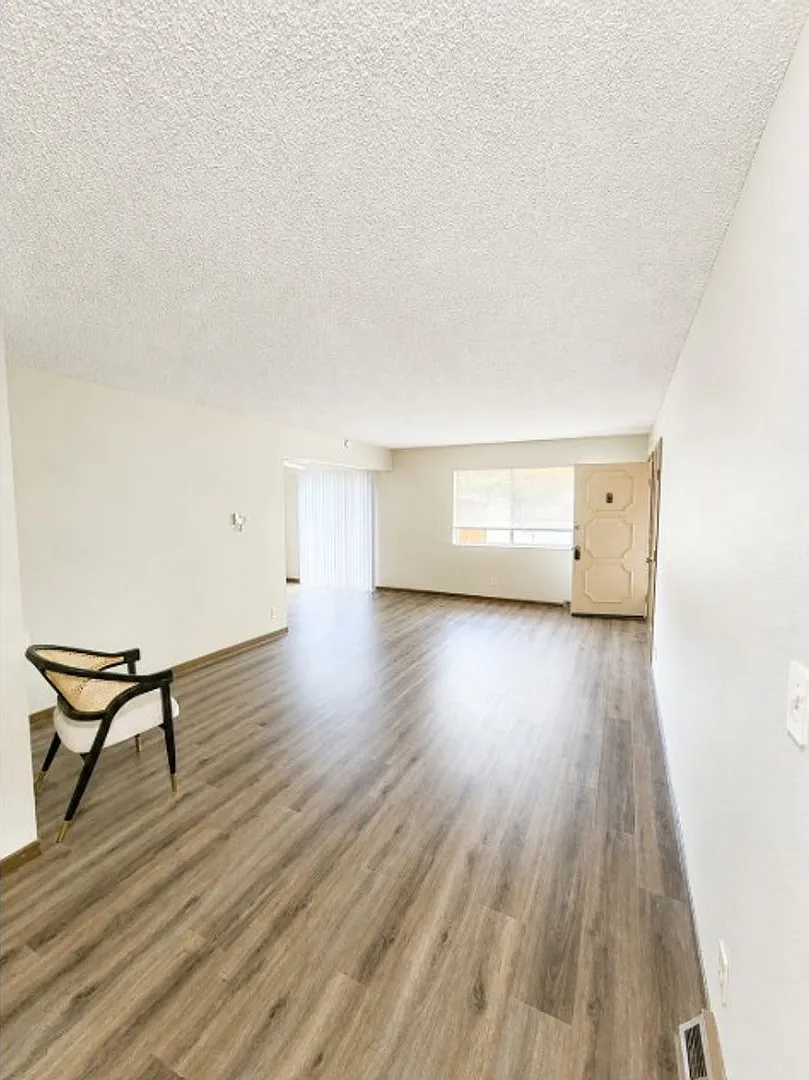 Orangewood — Photo 3