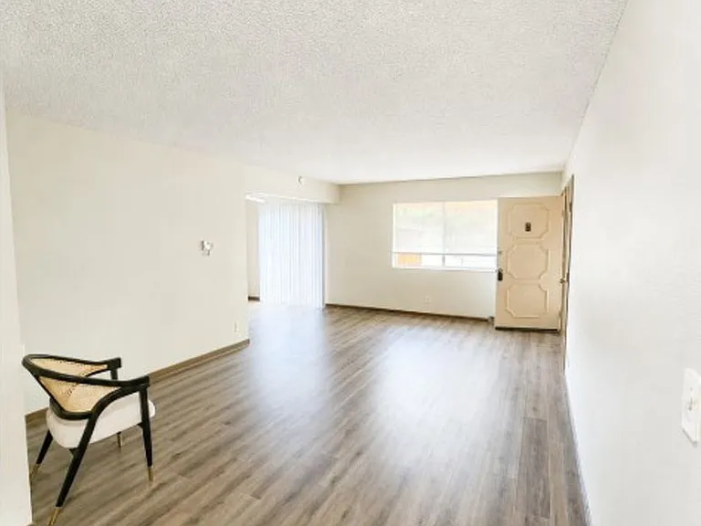 9777 Orangewood Dr — Photo 3