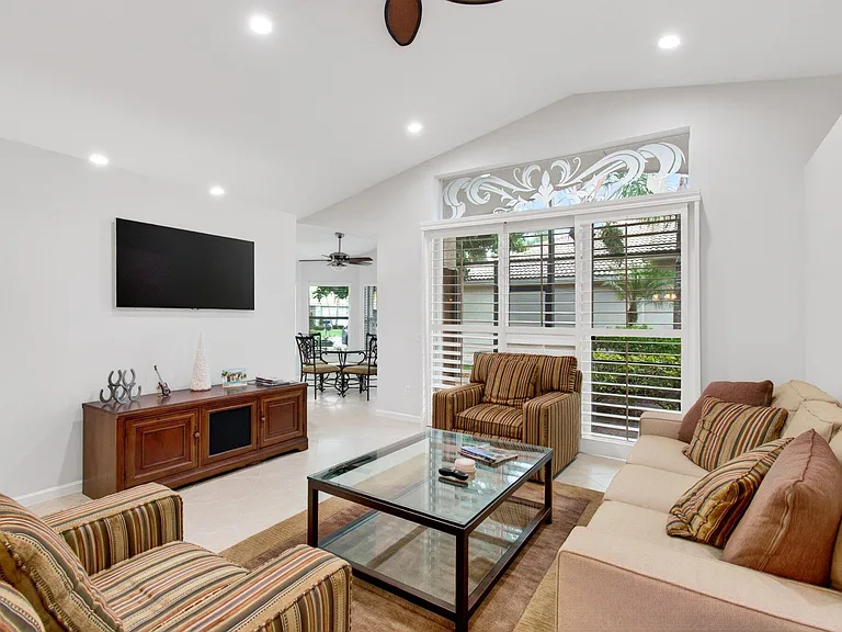 9895 Tallyrand Dr — Photo 10