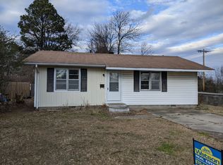 894 E Castleberry St, Piggott, AR 72454