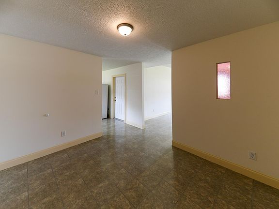 4th image of 5050 Hawthorn Dr