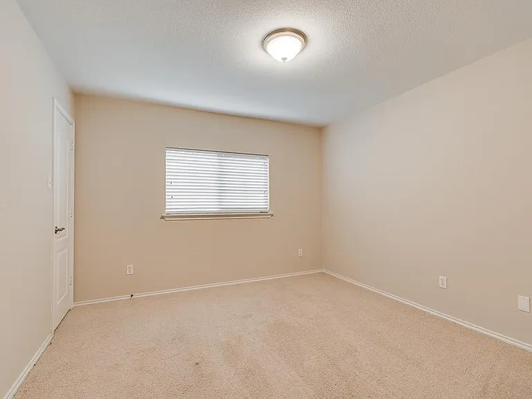524 Castebar Dr — Photo 9