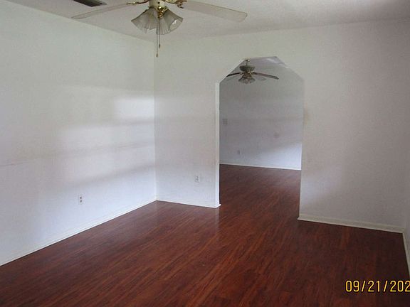 2nd image of 308 SE Emerson Ct