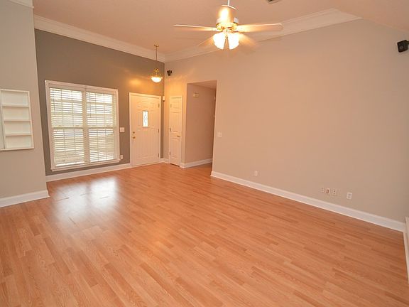 3rd image of 402 Dorothy Ct